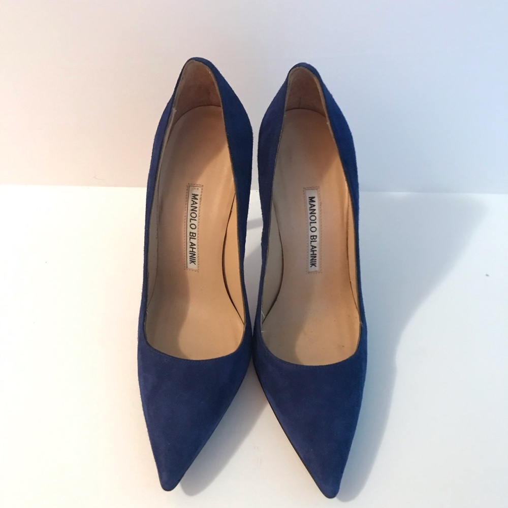 MANOLO  BLAHNIK, SUEDE PUMPS